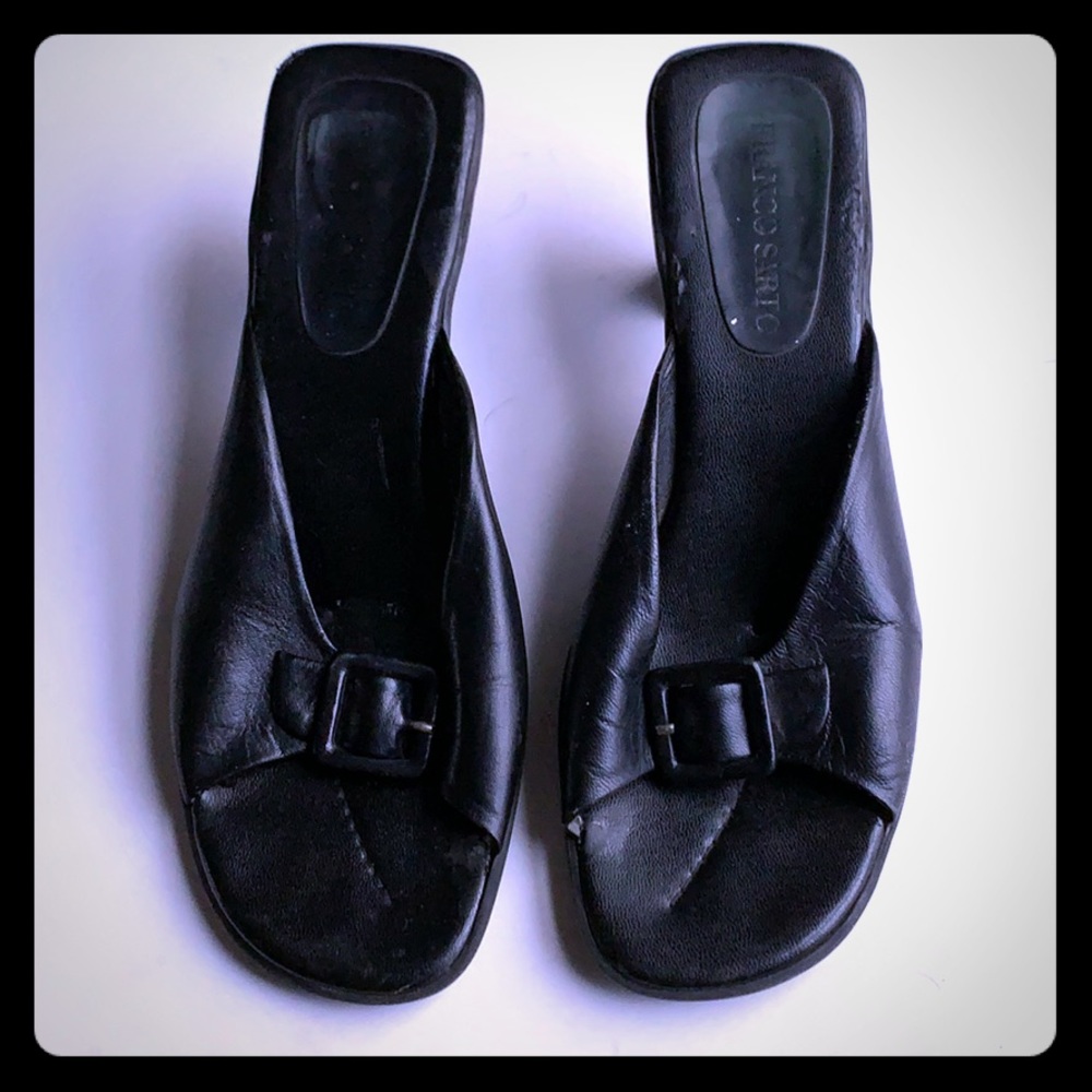 Square toe 90s sandals with curved heel